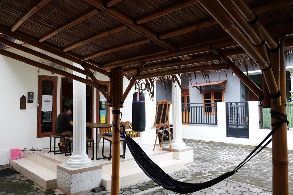 Hoz Bed & Breakfast Джокьякарта Экстерьер фото