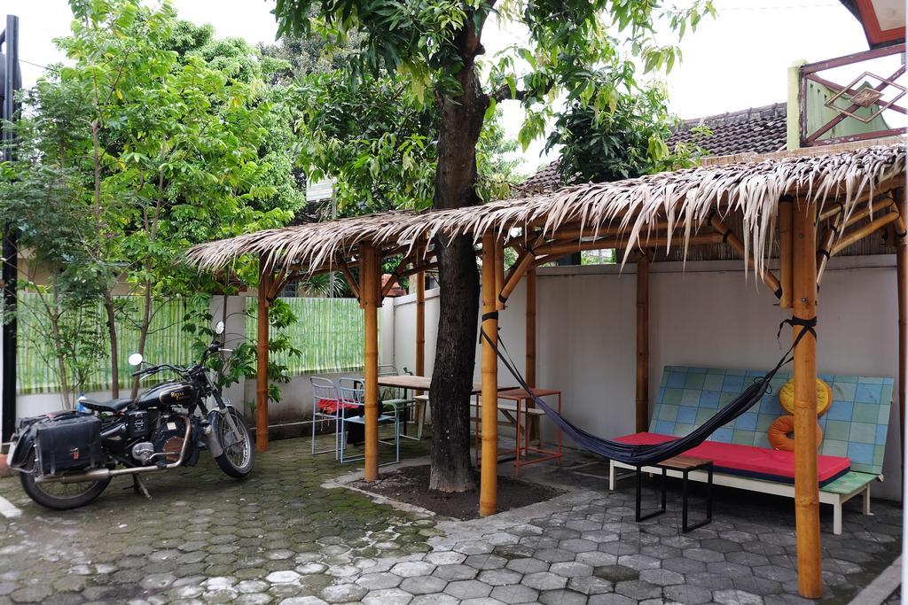Hoz Bed & Breakfast Джокьякарта Экстерьер фото