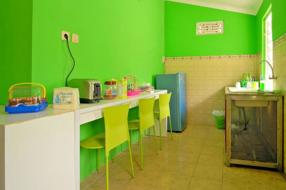 Hoz Bed & Breakfast Джокьякарта Экстерьер фото