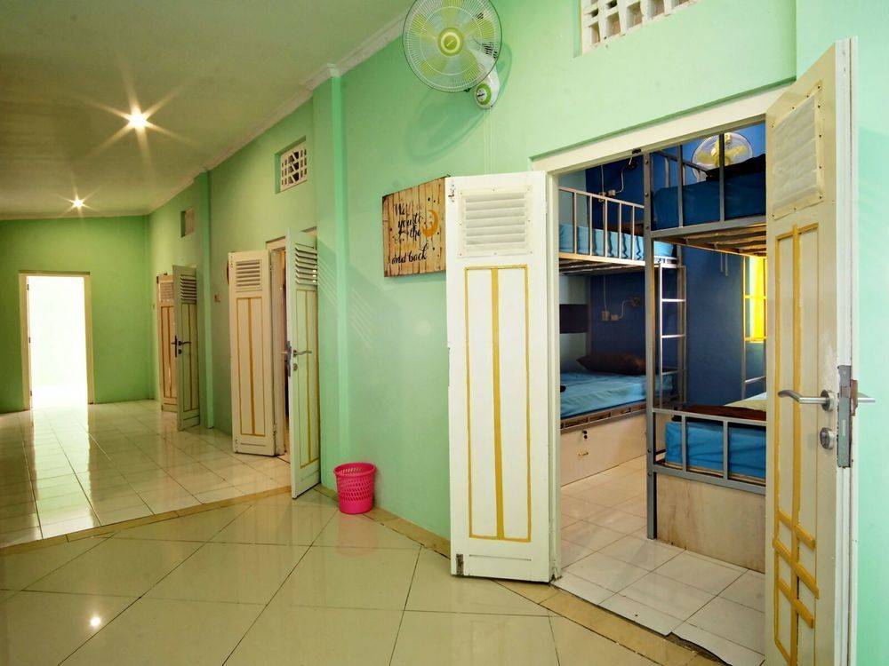 Hoz Bed & Breakfast Джокьякарта Экстерьер фото